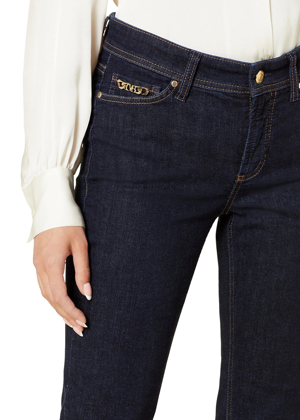 Cambio Jeans Piper cropped in dunkelblau. 5-Pocket Hose in weichen Denim Stretch mit Goldkette von Cambio online kaufen. 7/8 Jeans in cleanem indigo blau mit schmalem Schnitt aus der neuen Cambio Kollektion.