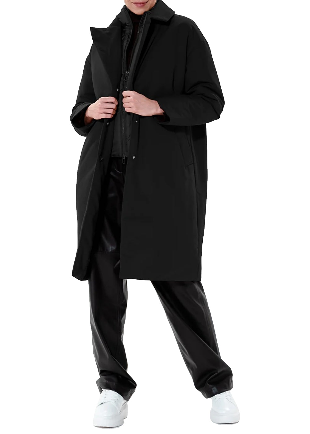 Duno Damen Mantel Glis in Saturno Ware. Kurzmantel in schwarz mit eingenähtem Steppgilet am Ausschnitt von Duno online kaufen. Damen Kurzmantel in leichter Technoware mit hochwertiger Verarbeitung aus der neuen Duno Kollektion.