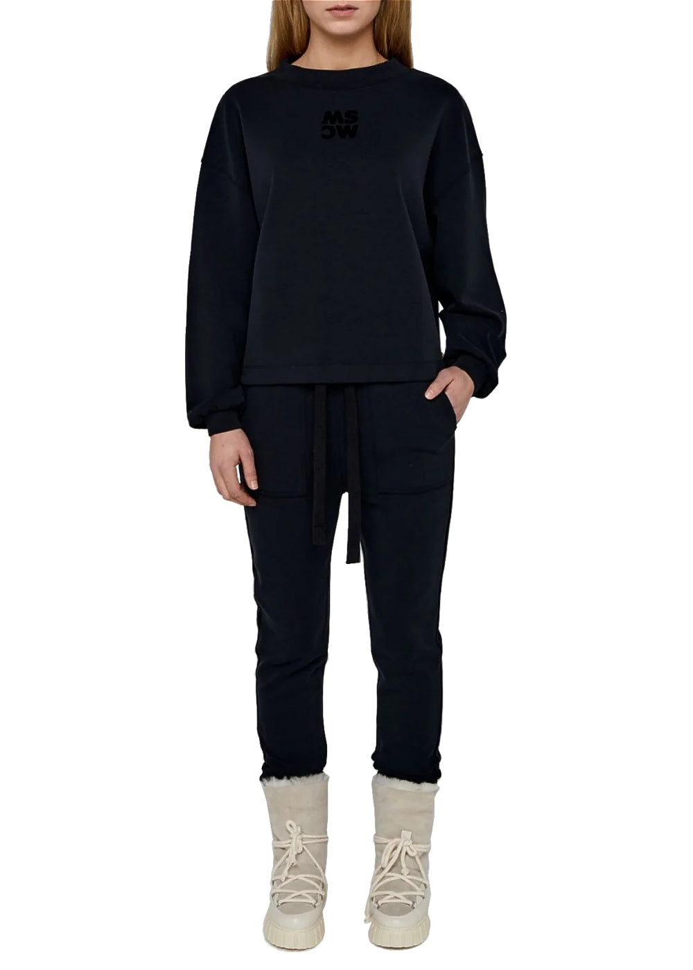 Moscow Design Pullover Randy in schwarz. Sweater in weicher Modal Techno Qualität von MSCW fashion online kaufen. Sportiver Street Wear Pullover mit modisch weiten Ärmeln aus der neuen Moscow Desgn Mode Kollektion.