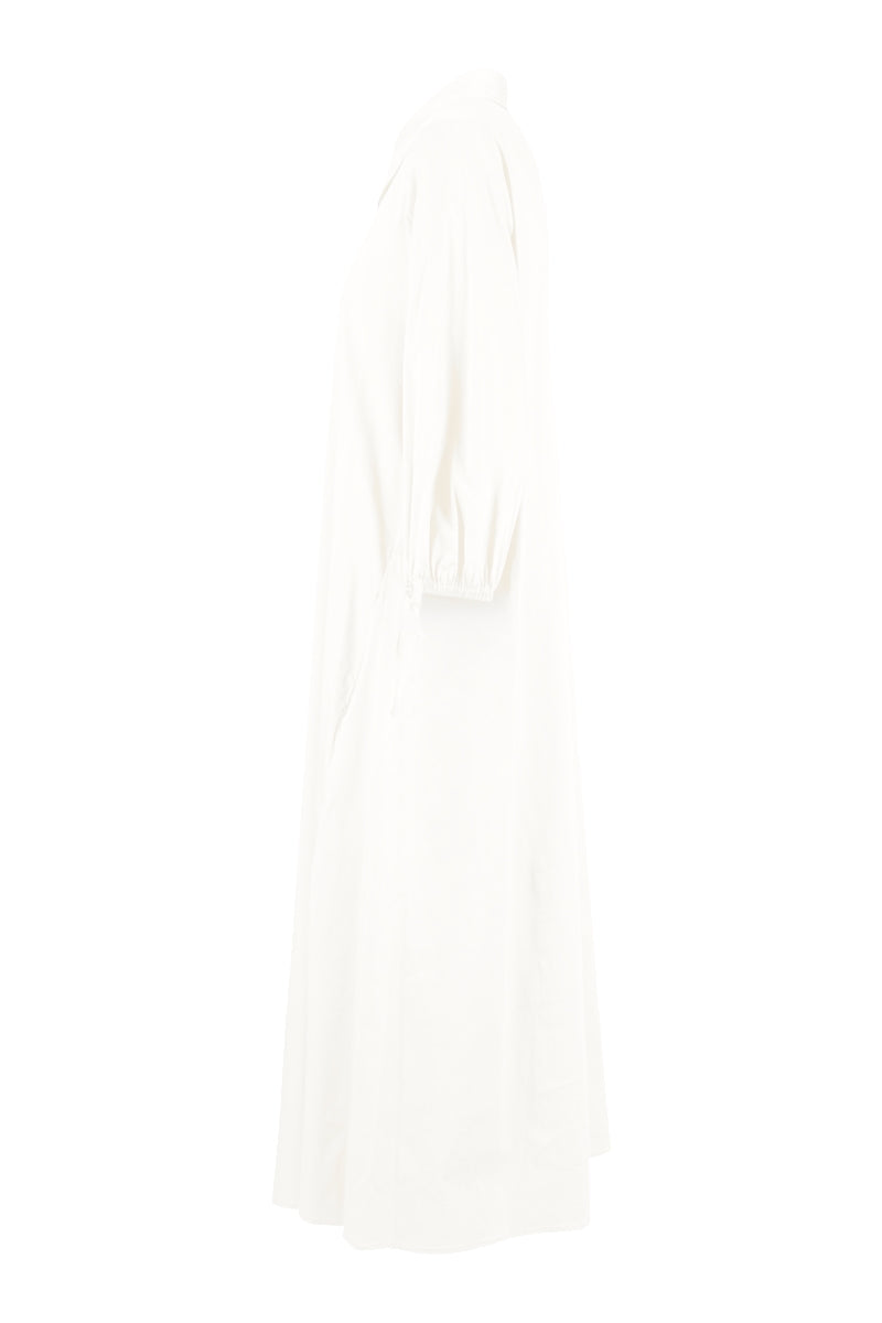 La Camicia Kleid in weiß online kaufen. Blusenkleid mit Midilänge in weicher Baumwolle Popeline mit angenehmen Tragekomfort von  La Camicia. Sommerkleid in moderaten Boho Style mit voluminösen 3/4 Ärmeln aus der neuen  La Camicia Kollektion.