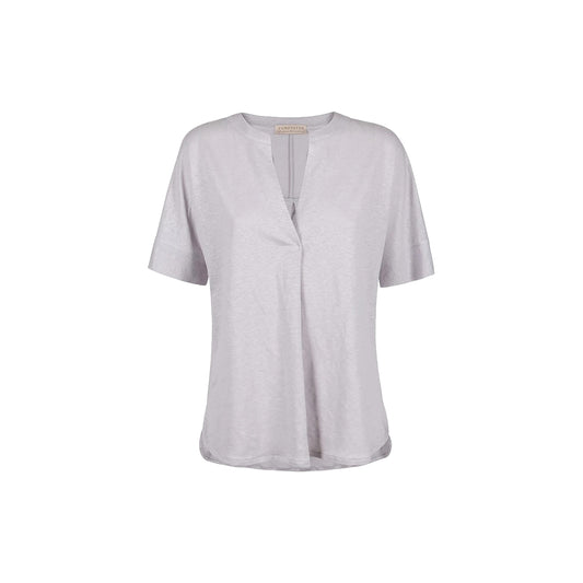 Purotatto Shirt in grauen Leinen online kaufen. T-Shirt in weicher Leinen Jersey Qualität mit luftigem Tragekomfort von Purotatto. Shirt mit V-Ausschnitt und kleiner Kellerfalte aus der neuen Purotatto Kollektion.