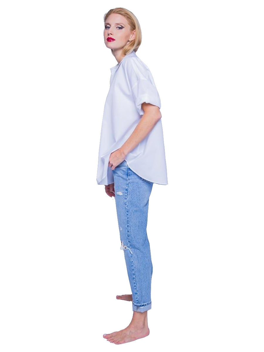 Tonno & Panna Bluse Lea in weiß. Modische oversized Bluse in reiner Baumwolle mit angenehmen Tragekomfort von Tonno & Panna online kaufen. Durchgeknöpfte Hemdkragenbluse mit kurzem Arm aus der neuen Tonno & Panna Kollektion.